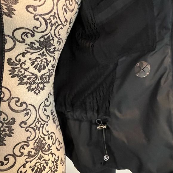 🌻Lululemon Jacket - Picture 2 of 9